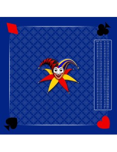Tapis de jeu de belote bleu avec motif joker au centre, symboles de cartes aux coins, et tableau de comptage des points