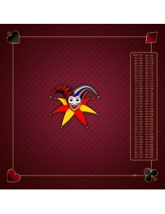 Tapis de jeu de belote bordeaux de 60x60 cm avec motif de masque de joker, symboles aux coins, et tableau de comptage des points